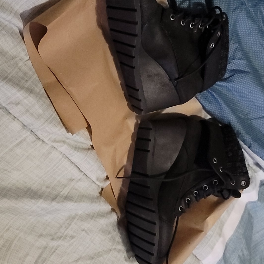 Shoes - Picture 3 of 3